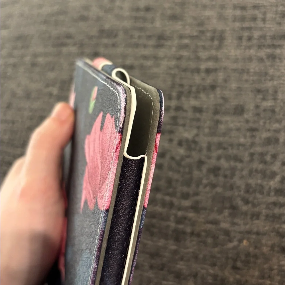 Floral Kindle Paperwhite Cover - Pink and Black